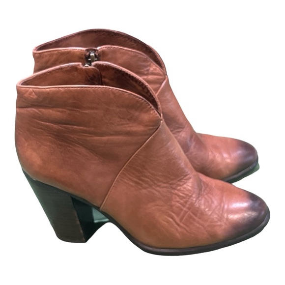 Vince Camuto Women’s Franell Cognac Leather Ankle Boots Size 6.5. - Picture 6 of 6
